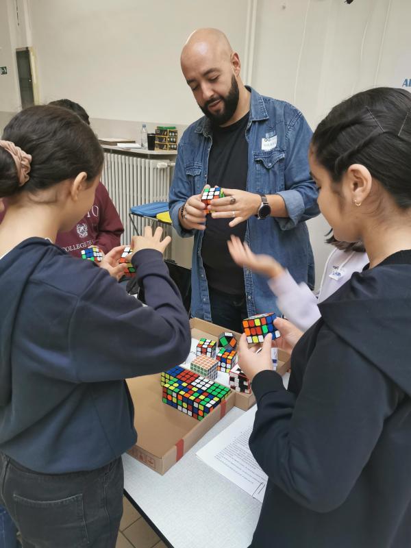 Apprendre en enseignant par le jeu