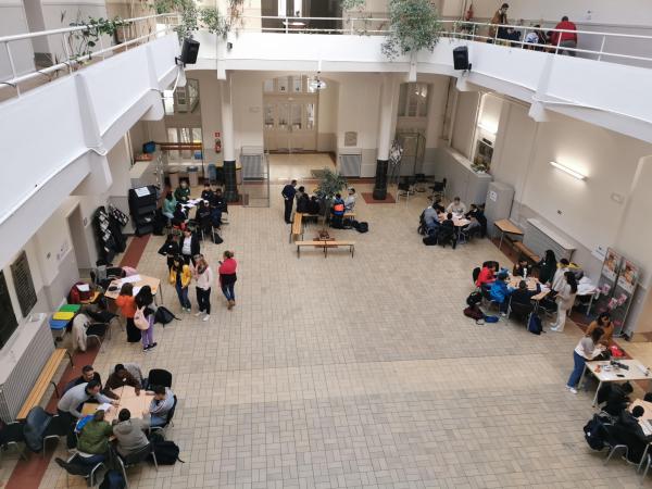 Apprendre en enseignant par le jeu