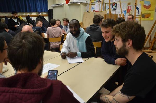 Rencontre des alumni et des étudiants d’électronique appliquée (HEFF-HELB)