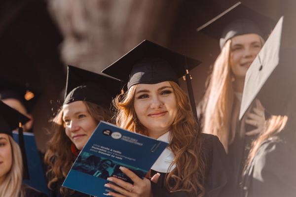 Une cérémonie prestigieuse pour les proclamations des étudiant·e·s de la HEFF